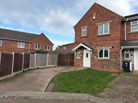3 bed Semi-Detached - To Let - Photo 2