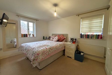 Sandy Lane, Woking - 2 bedrooms Property for lettings - Seymours - Photo 5