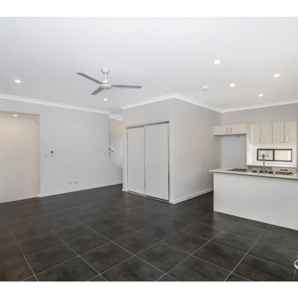 3 BEDROOM 3 STORY TOWNHOUSE WITH DOUBLE GARAGE - Photo 1