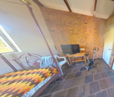 2 Bedroom Detached Unit in a complex of 4 - Photo 2