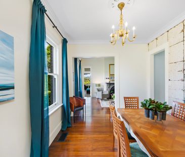 A Prestigious Family Estate of Rare Scale & Privacy - Photo 3