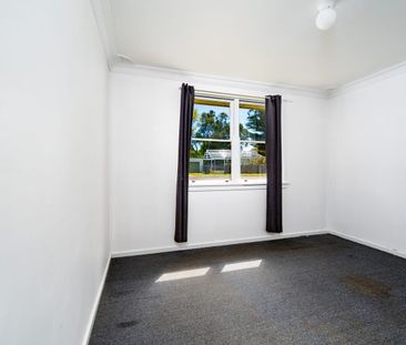 4 Helen Avenue, Armidale, NSW 2350 - Photo 2