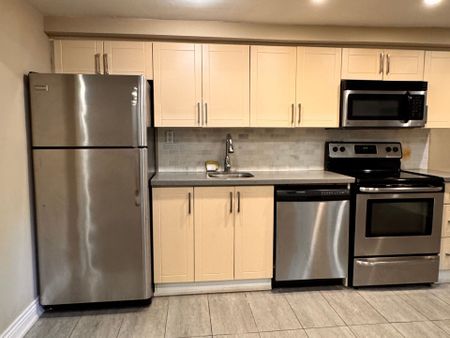 For Lease - 457 Annette Street, Toronto, Ontario - Photo 4