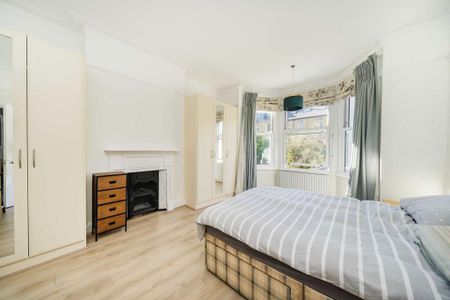 5 bedroom semi-detached house to rent - Photo 4