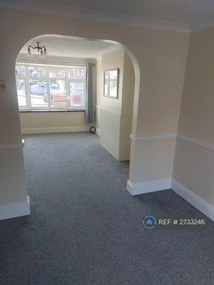 3 bedroom semi-detached house to rent - Photo 1