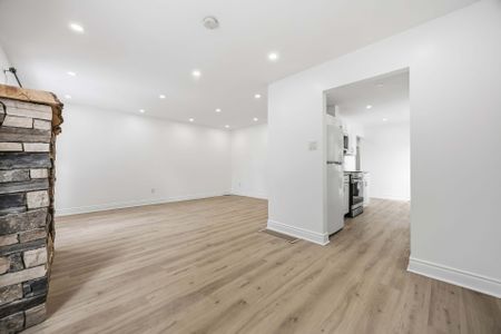 For Lease - 249 Hodgson Drive, Newmarket, Ontario - Photo 3