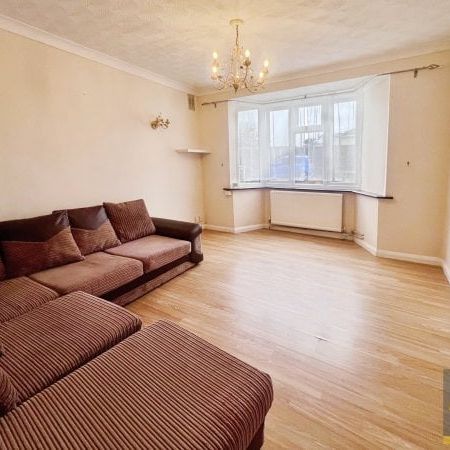 Avondale Road, Basildon - Photo 1