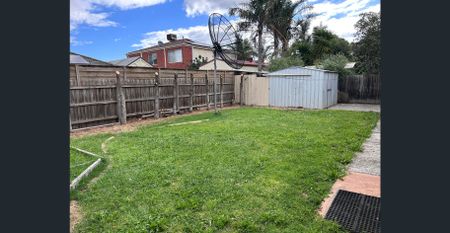 Perfect Blend of Comfort and Connectivity in Cranbourne!! - Photo 3