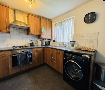 3 bedroom end of terrace house to rent - Photo 5