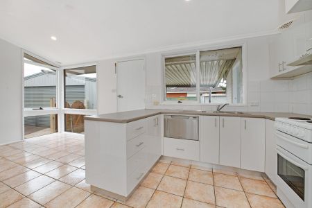 VERSATILE GARAGE & WORKSHOP SPACE – FUNCTIONALITY MEETS FAMILY LIVING - Photo 2