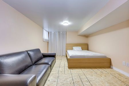 For Lease - 5188 Maple Street, Niagara Falls, Ontario - Photo 2