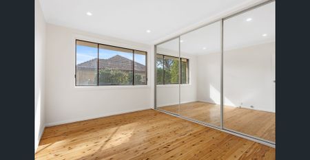 MODERN GENEROUS SIZED VILLA - Photo 4