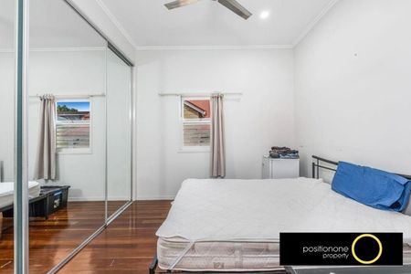 Large Air Conditioned Bedroom (Rent includes Electricity, Wifi & Water) - Photo 3