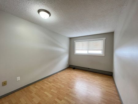 2 Bedroom Unit Across from Hospital!! - Photo 4