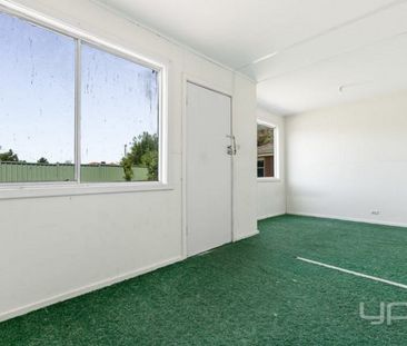 4 Kiata Court, COOLAROO - Photo 5