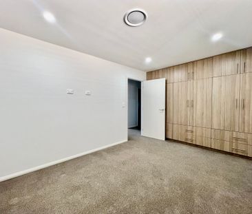 Stunning Family Home in Hamlyn Terrace! - Photo 3