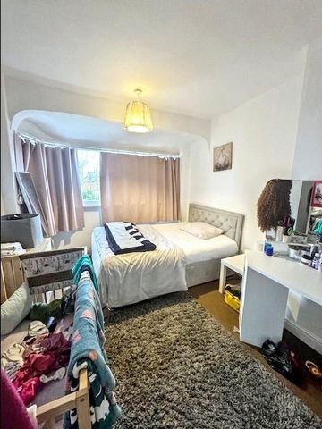 3 bedroom semi-detached house to rent - Photo 5