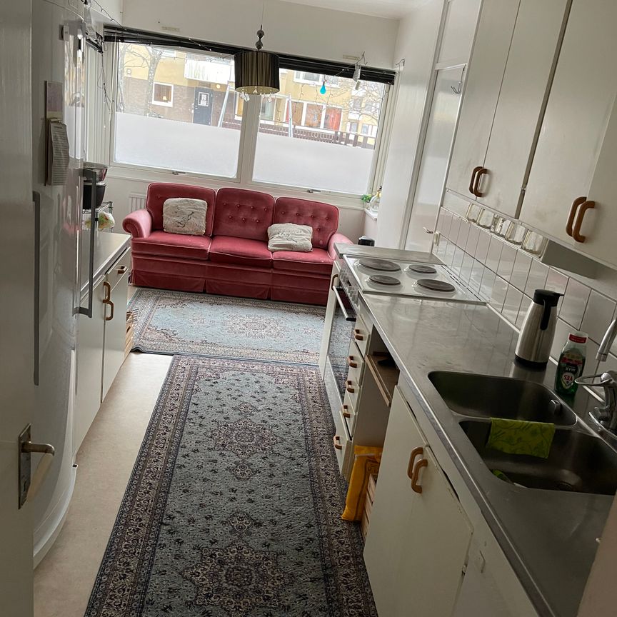 Stångholmsbacken, Skärholmen - Photo 1