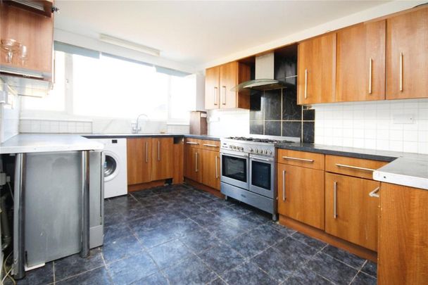 3 bedroom end of terrace house to rent - Photo 1