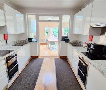 Taunton Avenue, Hounslow, TW3 - Photo 5