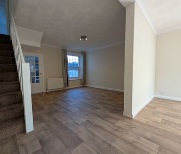 Dyer Road, SO15 - Photo 2