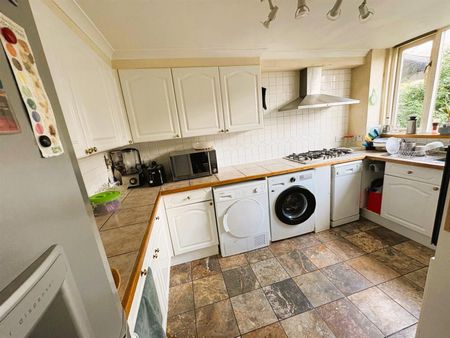 Hatfield Crescent, Hemel Hempstead, HP2 6DA, Hertfordshire - Photo 4