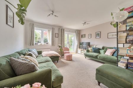 3 bedroom semi-detached house to rent - Photo 2
