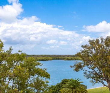 Picnic Point – Three Bedroom Penthouse with Private Roof Top Garden! - Photo 5