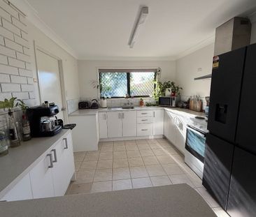 Three Bedroom Home in Collingwood Park! - Photo 6