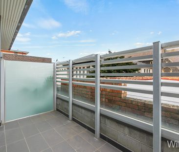 Stunning Two-Bedroom Apartment in Williamstown - Photo 2