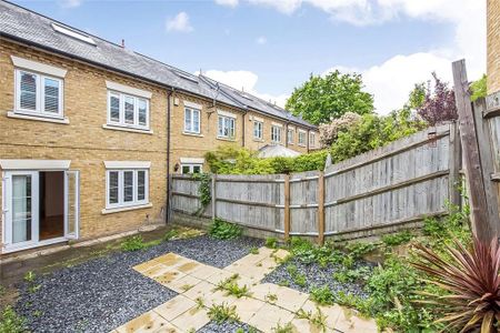 3 bedroom terraced house to rent - Photo 4