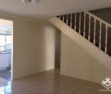 3 BEDROOM TOWNHOUSEâWarrigal State School Catchment - Photo 1