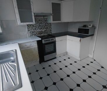 3 Bed Terraced House, Crispin Crescent, CR0 - Photo 5
