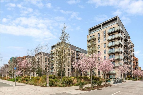 A well presented two bedroom apartment located in Edwin House part of Berkeley Homes - The Green Quarter. - Photo 1