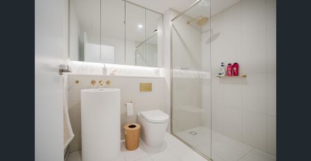 Stylish 2-Bedroom Apartment in the Heart of Box Hill-Furnished (optional carpark) - Photo 5