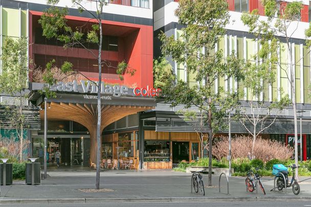 Next to East Village I Large 3-Bedroom Apartment I Double Carspace - Photo 1