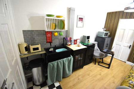 1 bedroom flat to rent - Photo 4