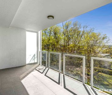 Landmark apartment with water views! - Photo 1
