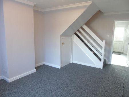 2 bedroom terraced house to rent - Photo 4