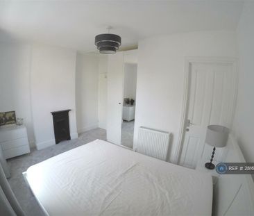 3 bedroom end of terrace house to rent - Photo 6