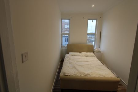 2 Bed Flat, Greyhound Lane, SW16 - Photo 4