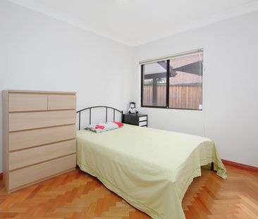 Well Maintained 3 Bedroom plus Study, Full Brick Villa in Handy Loc... - Photo 2