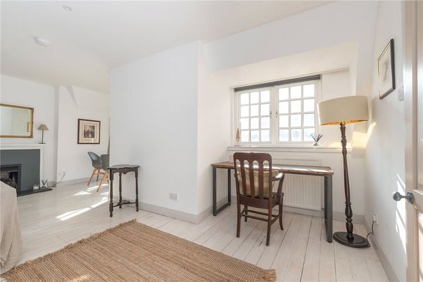 12/4 White Horse Close - Photo 1