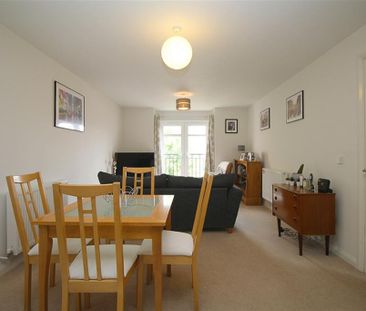 2 bedroom flat to rent - Photo 2