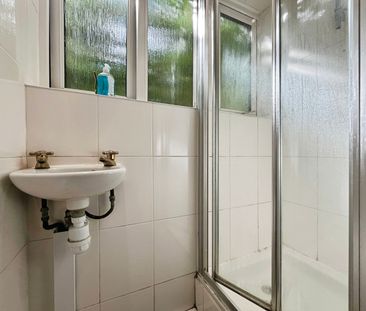 Larchwood Drive, Englefield Green, TW20 0SH - Photo 6
