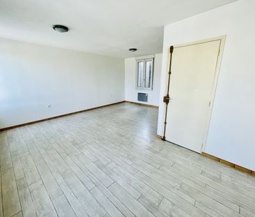 Location Appartement 2 pièces 54m² CHATELLERAULT 86100 - Photo 3