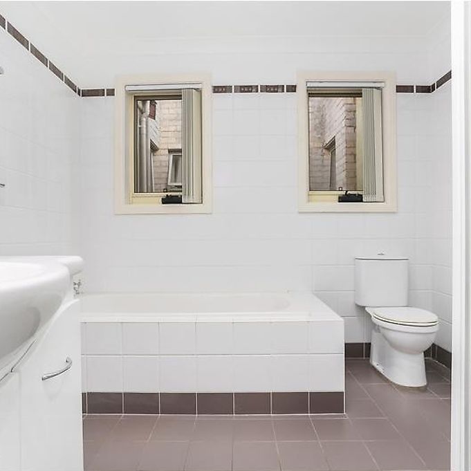 Spacious 3-Bed Home in Marrickville Area - Photo 1