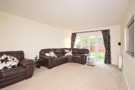 4 bedroom detached house to rent - Photo 4