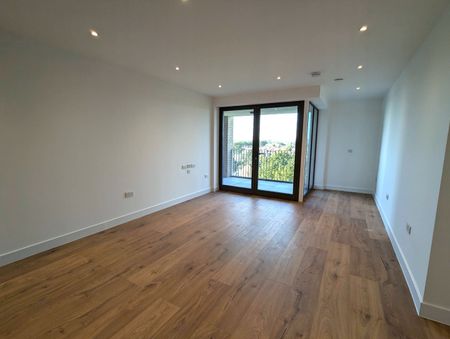2 Bed Flat, Oto Tower, IG3 - Photo 3