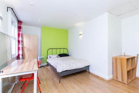 located a stone throw from old Street station and close the trendy shoreditch - Photo 3